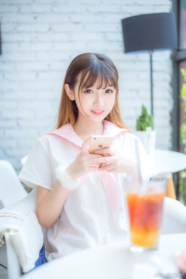 洛阳对于关东诸侯来说，显然不是一个讲理的地方，就算现在吕布立刻就封王，无论曹操、刘备还是江东孙权都只能干瞪眼，刚刚一次联盟到现在基本上已经成了一个笑话，以荆州和江东目前的关系，再度联盟显然可能性并不高，就算刘备跟孙权愿意，江东将士恐怕此刻更愿意一门心思的给周瑜报仇。